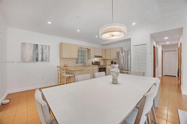 Photo - 139 N Bay Harbor Dr