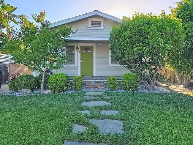 3819 S Van Ness Ave