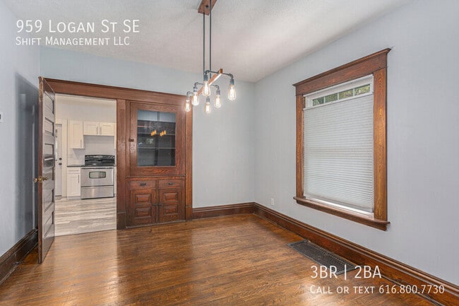 Photo - 959 Logan St SE