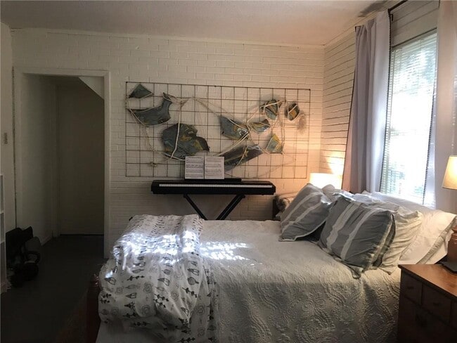 Photo - 1904 Holly Ave