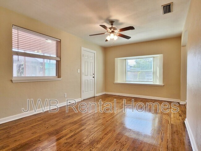 Photo - 329 Demper Dr