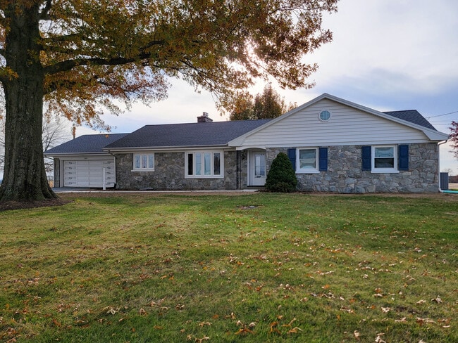 Photo - 502 W Newport Rd