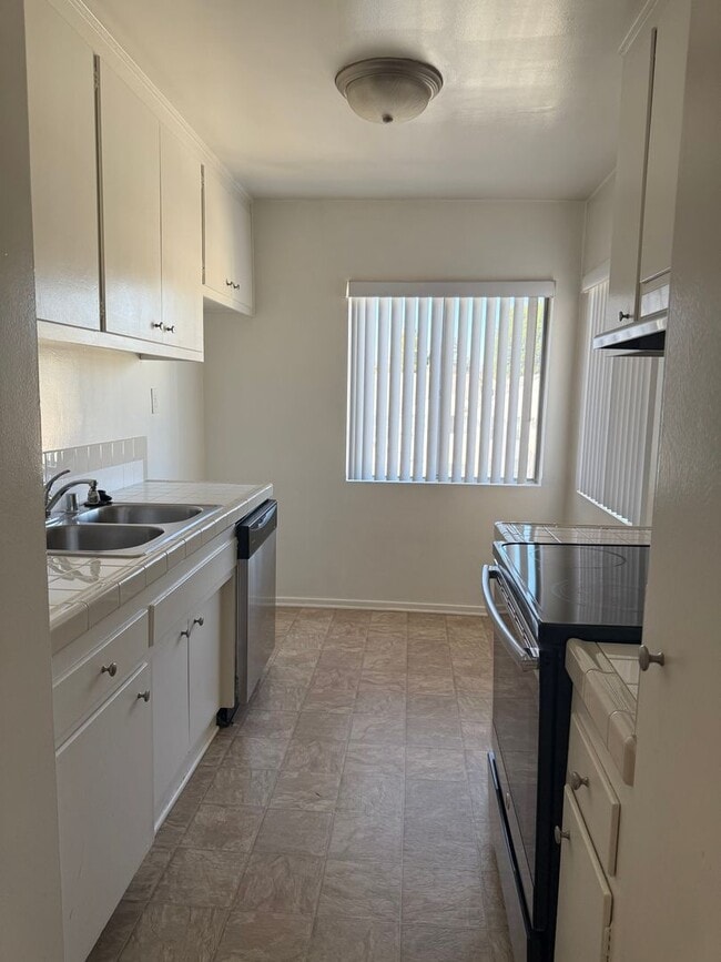 Building Photo - Valley Village-One Bedroom Apartment – Lig... Unit 309