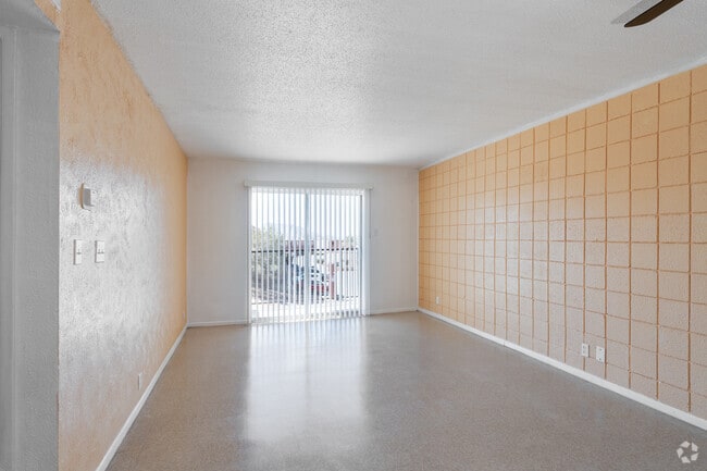 2BR, 1BA - 700SF - Living Room