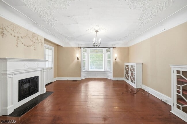 104 Maple Ave