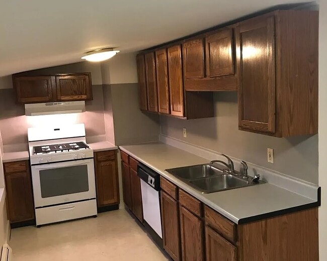 Building Photo - 87 Mawney St Unit #3