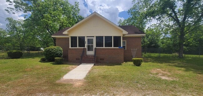 Building Photo - New Brockton!!!