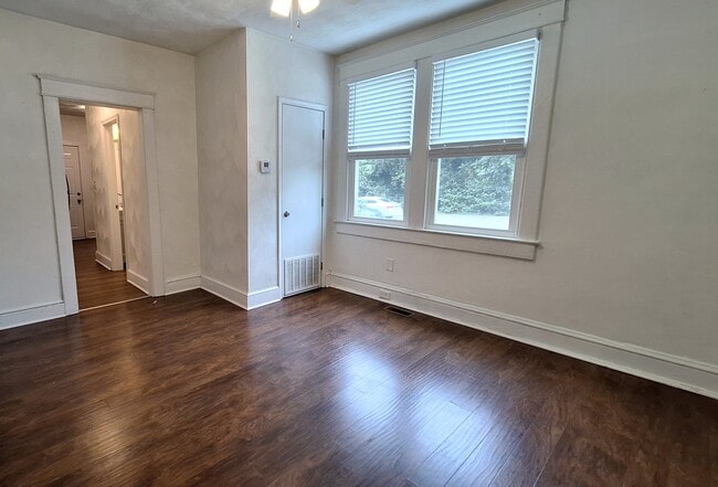 311 W 27th St