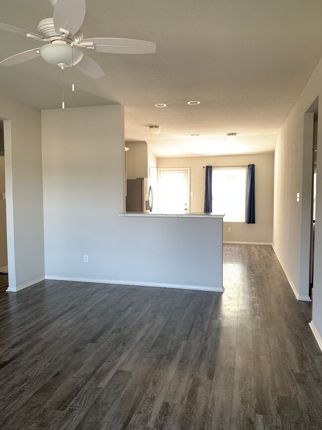 Photo - 3 bed 2 bath-Valley View-2 Car Garage