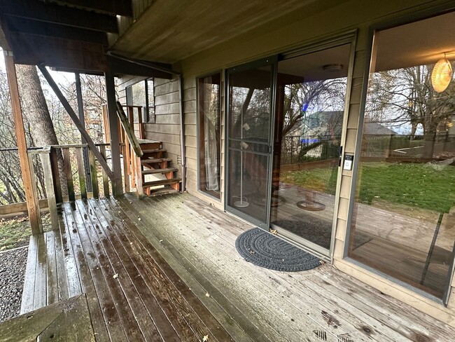 Building Photo - Super Comfortable Furnished Short term rental