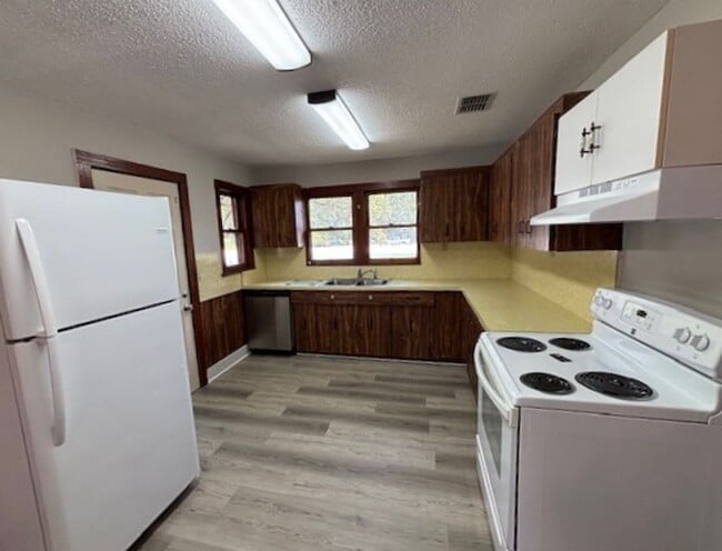 Photo - 8469 Cobb Rd