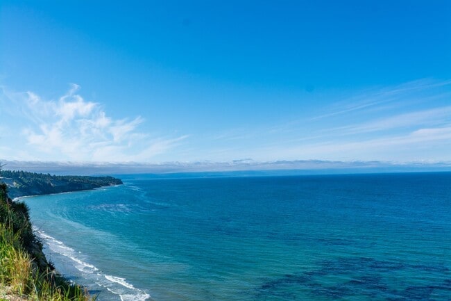 Building Photo - 3 Bedroom Condo on West Beach Bluffs