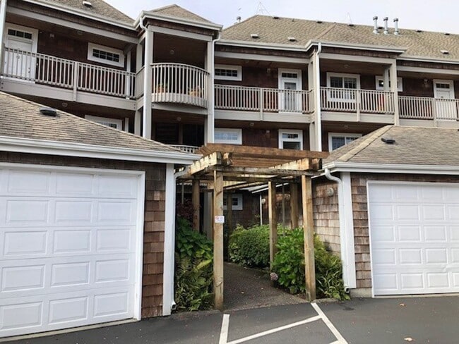 Building Photo - Riverfront Sandpiper Village Condo 2 Bedroom, 2 Baths!!
