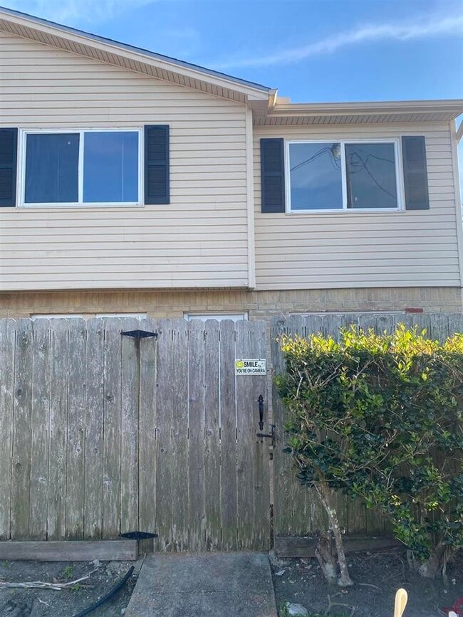 Building Photo - 992 Park Meadow Dr Unit 10