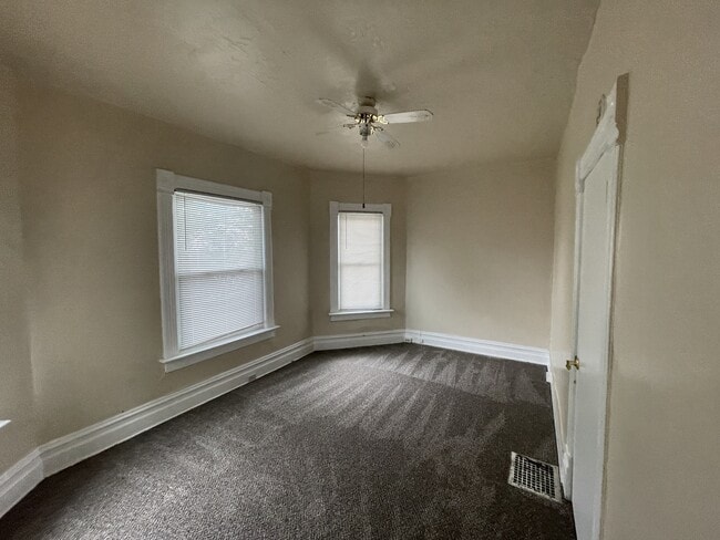 Photo - 861 E 300 S