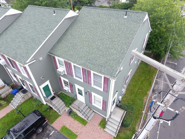 Building Photo - 2-Bedroom at 72 Chesnut St., Norwalk, CT Rental