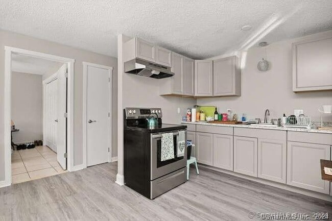 Photo - 298 Old Waterbury Rd