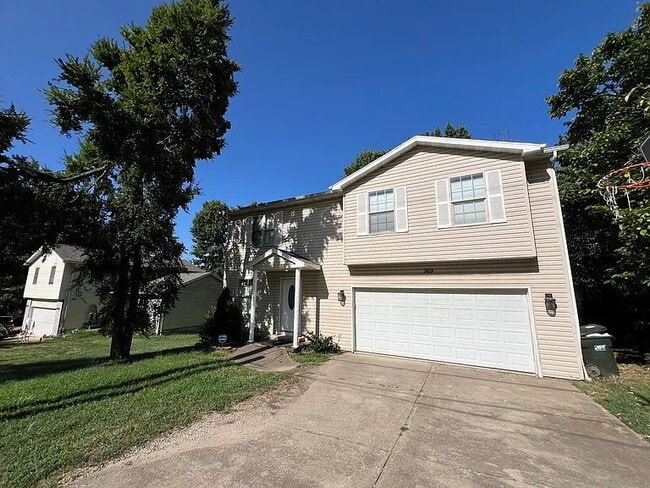 Building Photo - "Charming 4-Bedroom Home with 2.5 Baths on Knox Avenue – A Cozy Retreat in Hollister, MO!"