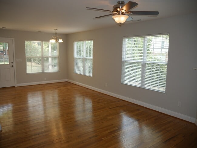 Photo - 835 Garner St