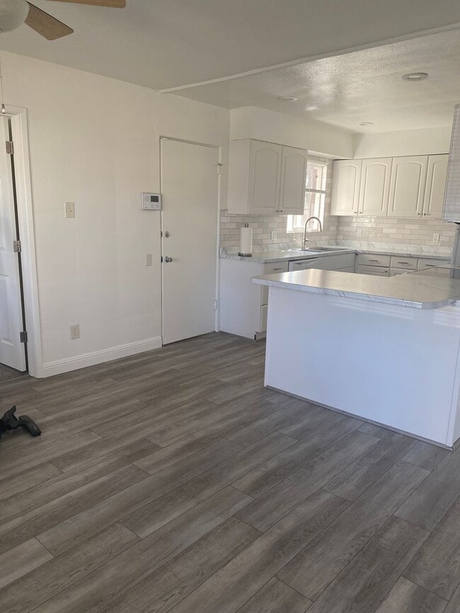 Photo - Sweet 4 bd, 2 bath, 2+car garage near MidTown