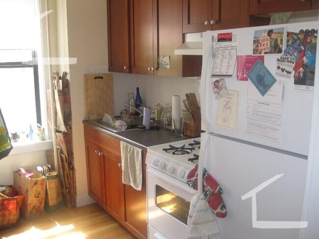 Building Photo - Nicely renovated 2 bed in Allston near the Green Line!