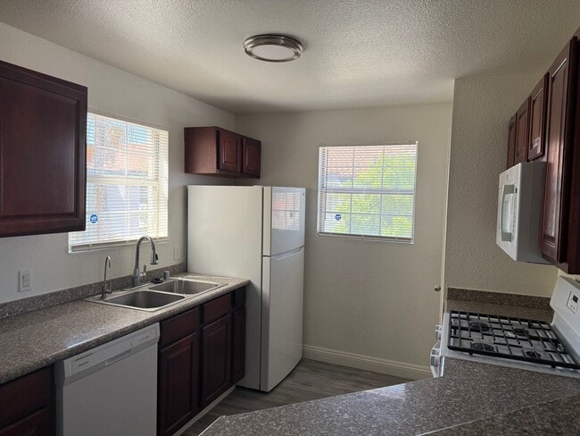 Photo - Beautiful 2-Bedroom Condo with Fireplace & Community Pool Near Cheyenne Freeway Unidad 203