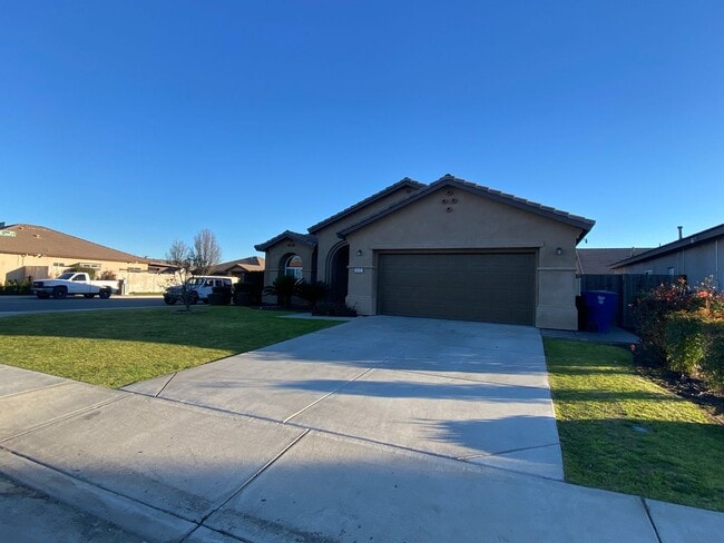 Photo - Affordable 3 BD 2 BA house in SE Bakersfield Near Union Ave & Berkshire Road
