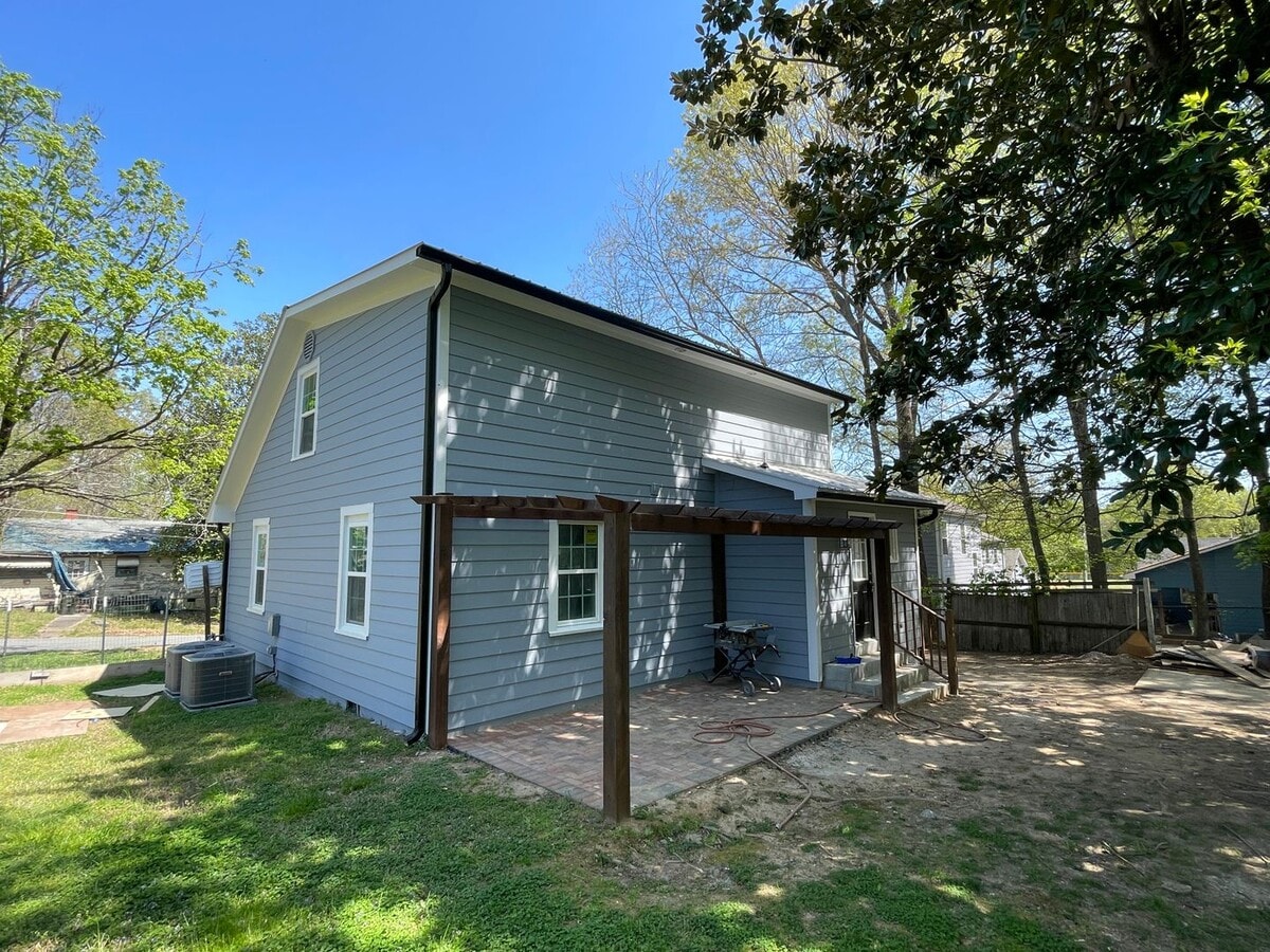 Photo - Walk to UNC campus! Newly Updated 4br 4ba ...
