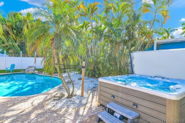 3218 Palm Dr