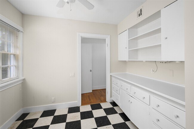 Building Photo - 1955 Lexington St