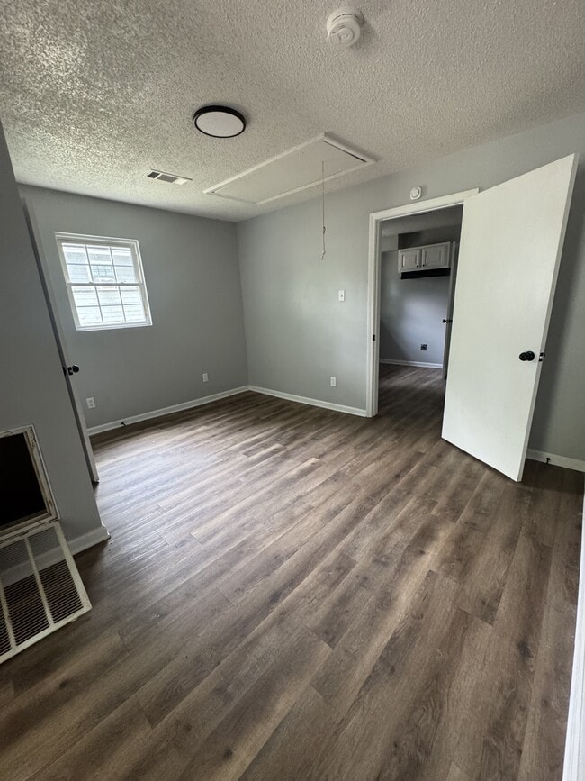 Photo - 639 W Pleasant Ave