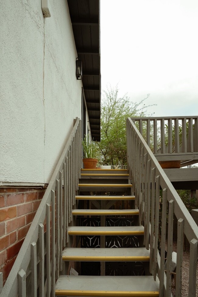 Photo - 112 E 16th St Unit Upstairs