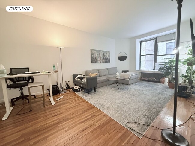 Photo - 117 W 58th St Apartamento