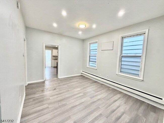 Photo - 46 Hawkins St