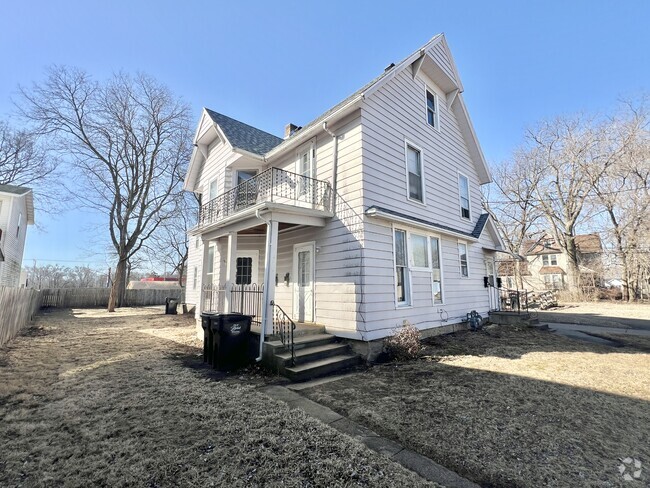 Building Photo - 328 Kenwood Ave Rental