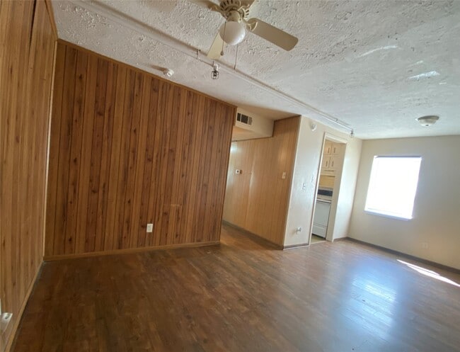 Building Photo - 519 10th Ave N Unit 2 Rental