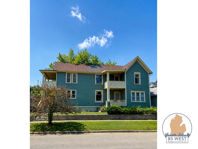 Building Photo - 1247 Quarry Ave NW Unit 2
