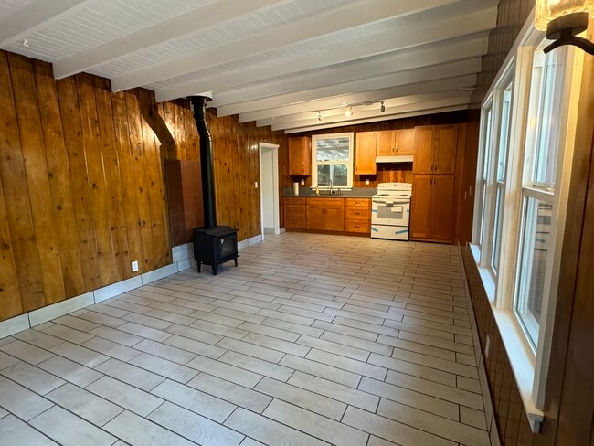 Photo - 1619 Oak Dr