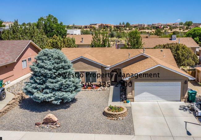 Beautiful Custom 3 Bedroom 2 Bath Home - Beautiful Custom 3 Bedroom 2 Bath Home