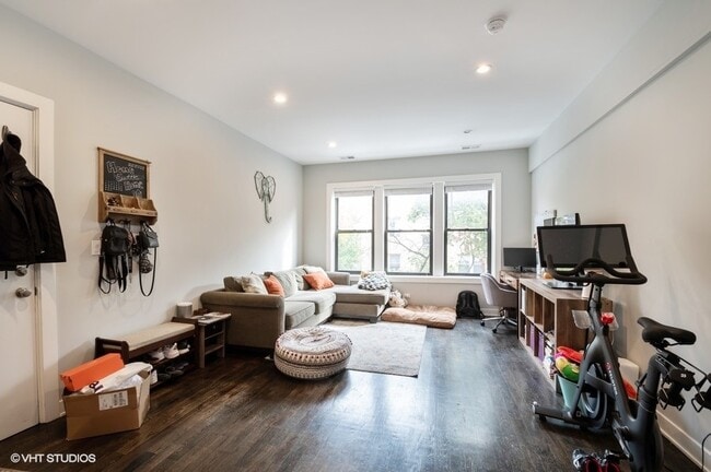 Photo - 3550 N Racine Ave Unidad 3