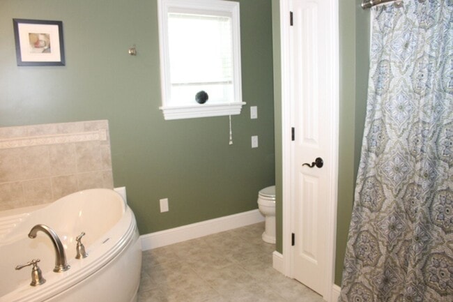 Photo - 56 East Side Dr Unidad Right