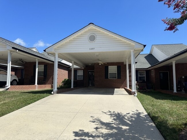 Beautifully renovated 2 bedroom 2 bath uni... - Beautifully renovated 2 bedroom 2 bath uni... Townhome
