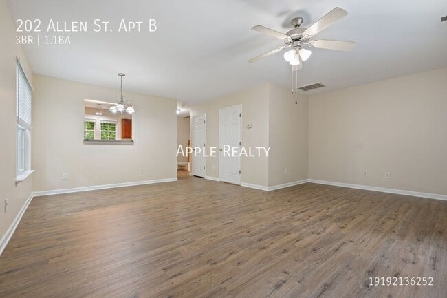 Photo - 202 Allen St