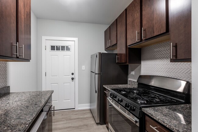 Photo - 705 W Brompton Ave Unit 3