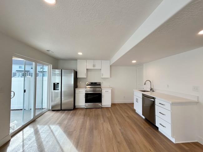 Building Photo - 1340 N Sage Dr Unit Basement Rental