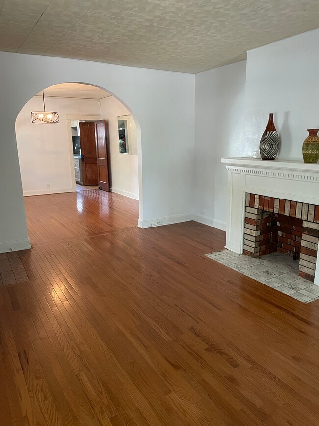 2801 Clermont St