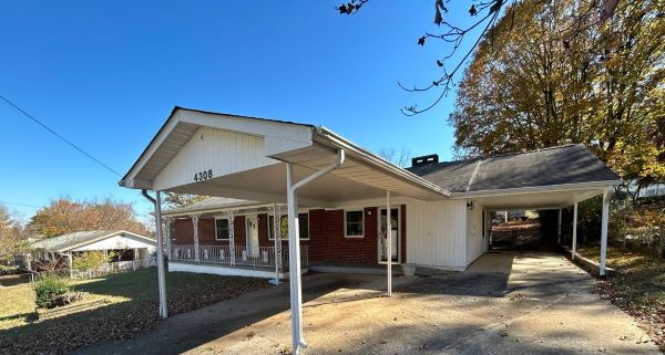 Building Photo - Hollywood Hills Subdivision Mid-Mod Ranch Available Now!