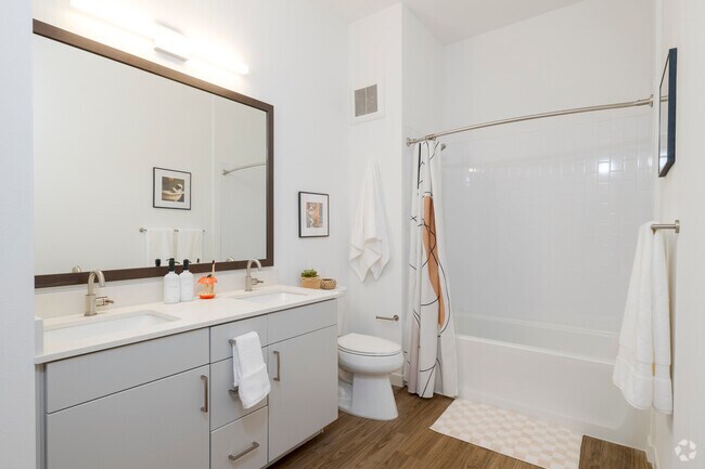 1BR, 1BA - 685SF - Bathroom