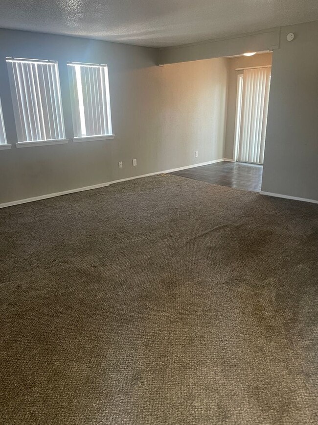 Building Photo - 2413 E 55th Pl Unit 2413 E. 55th Pl.  73 Rental