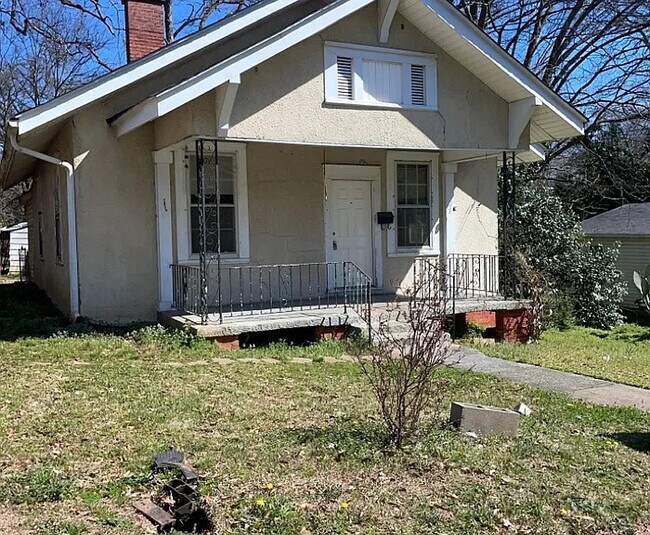 Building Photo - 2 Bedroom 1 bathroom